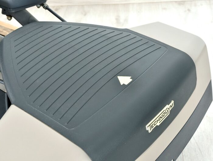 Fitness_Club_24_Technogym_Excite_Wave_700_TV