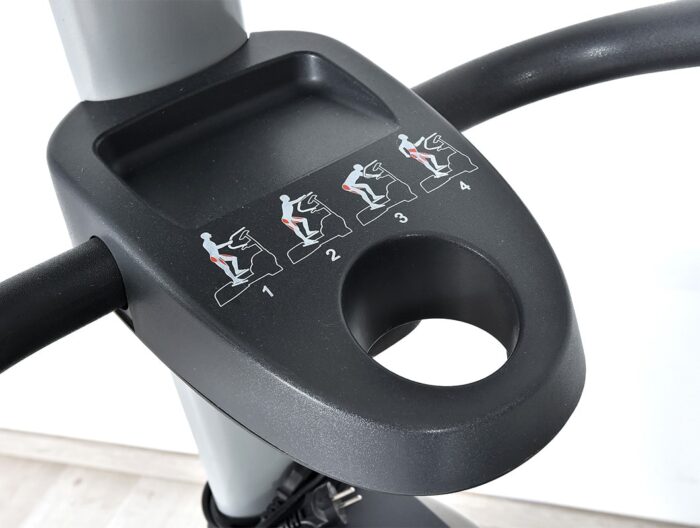 Fitness_Club_24_Technogym_Excite_Wave_700_TV