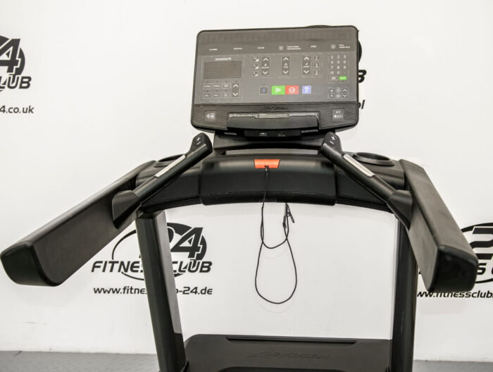 Fitness_Club_24_Life_Fitness_Integrity_SL