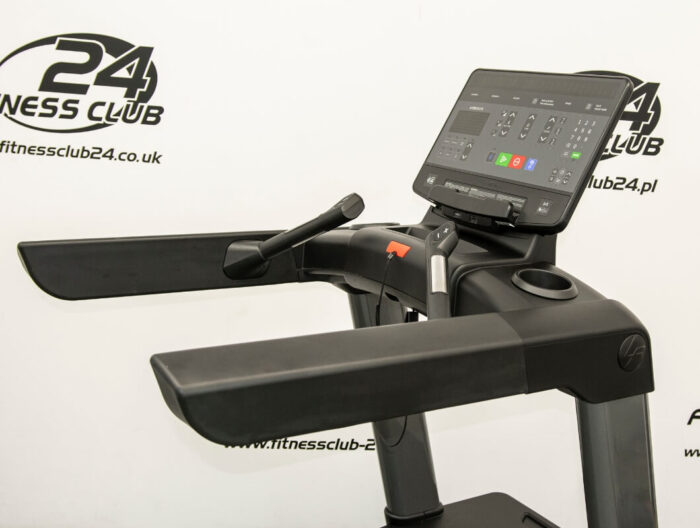 Fitness_Club_24_Life_Fitness_Integrity_SL