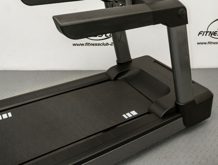 Fitness_Club_24_Life_Fitness_Integrity_SL