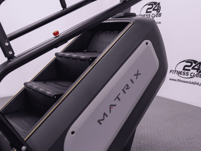 Fitness_Club_24_Matrix_Performance_Led_Console_Climbill