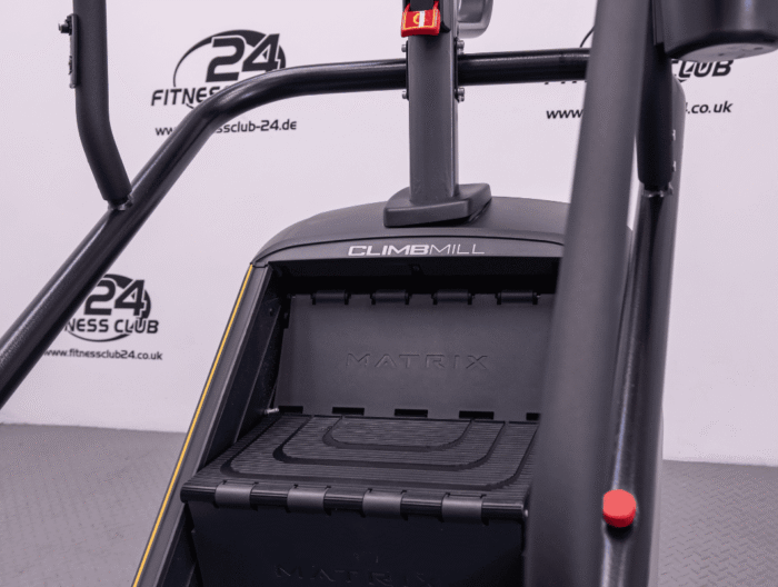 Fitness_Club_24_Matrix_Performance_Led_Console_Climbill